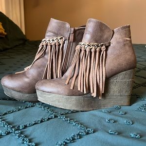 Sbicca vintage collection wedge fringe booties